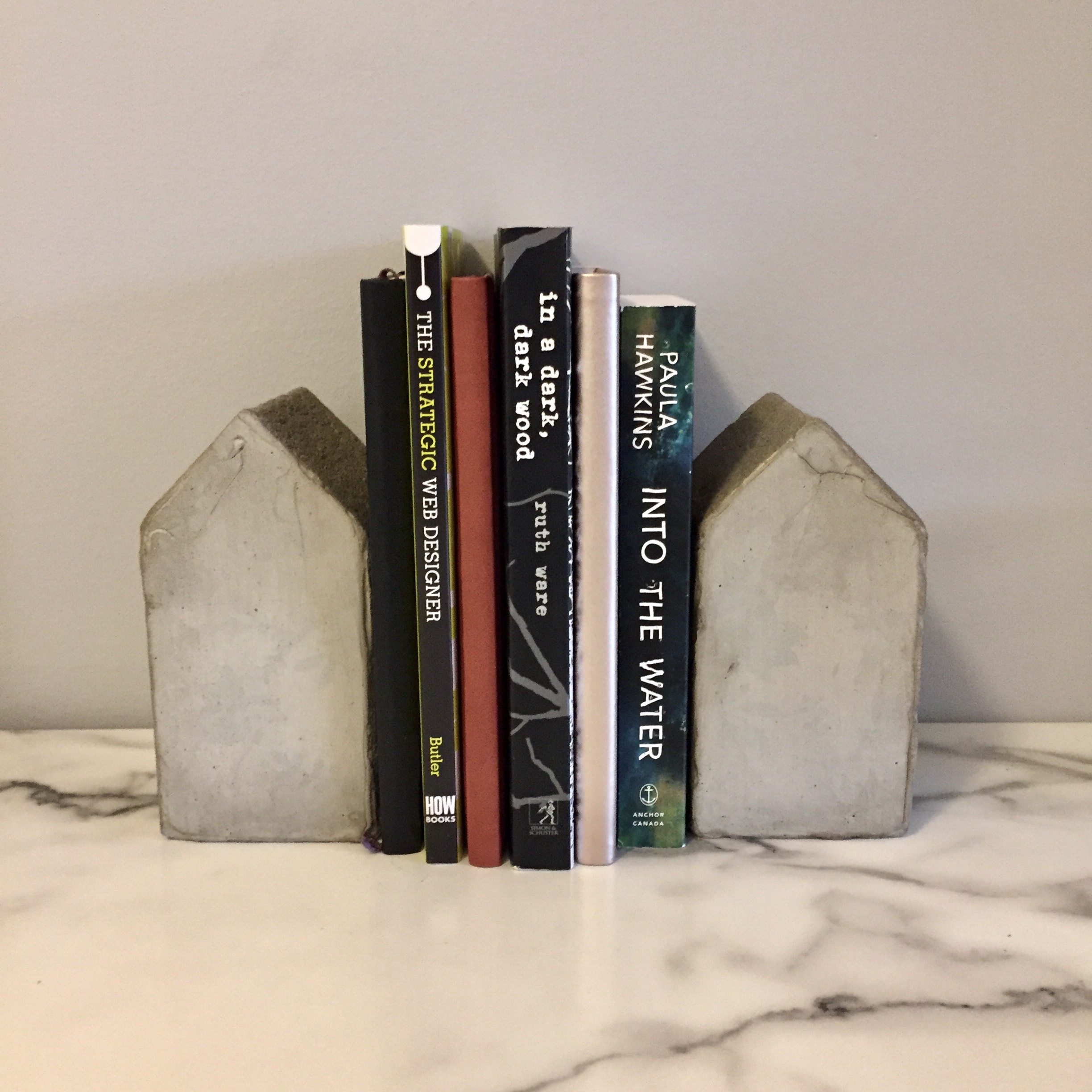 How to Create Your Own Nordic-Inspired Concrete Bookends